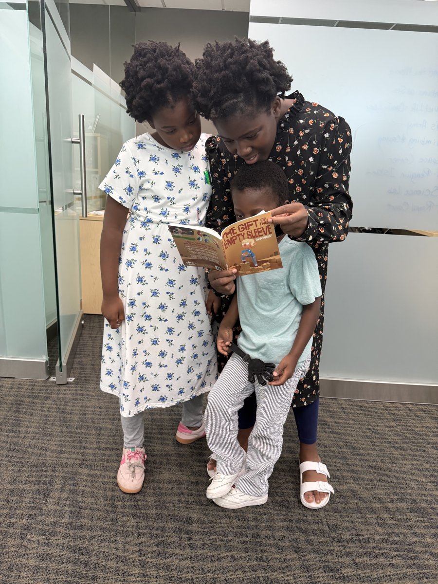 Kids reading The Gift of the Empty Sleeve together